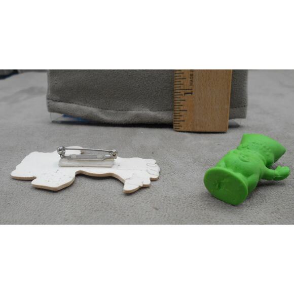 Vintage Porky Pig Lot: Green 1984 Diener Pencil Eraser & 1990 Pin Looney Tunes - Picture 4 of 4